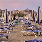 Coastal Comfort In Lido Del Sole With Sea View ביביונה